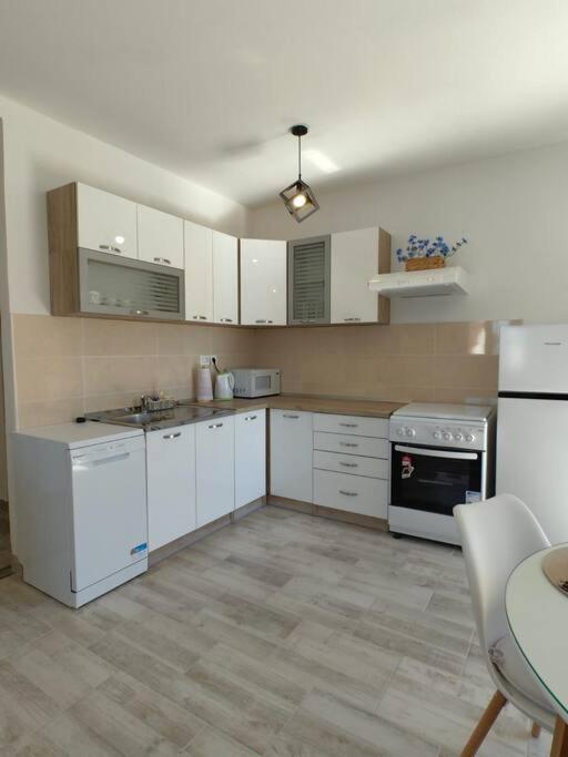 Apartment Marija, New 1Bd Apt With Free Parking Split Exterior photo